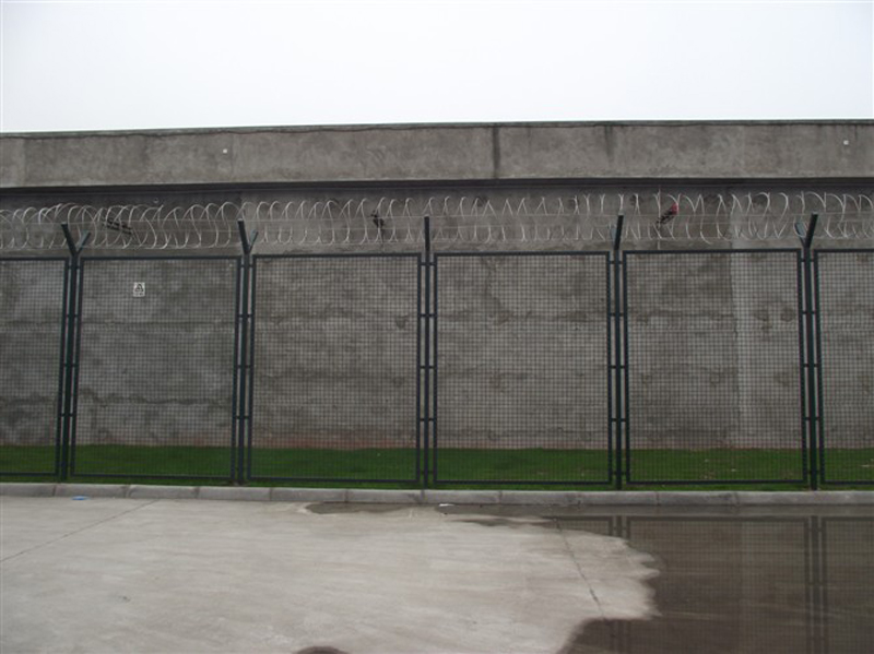 监狱外墙围网图片4