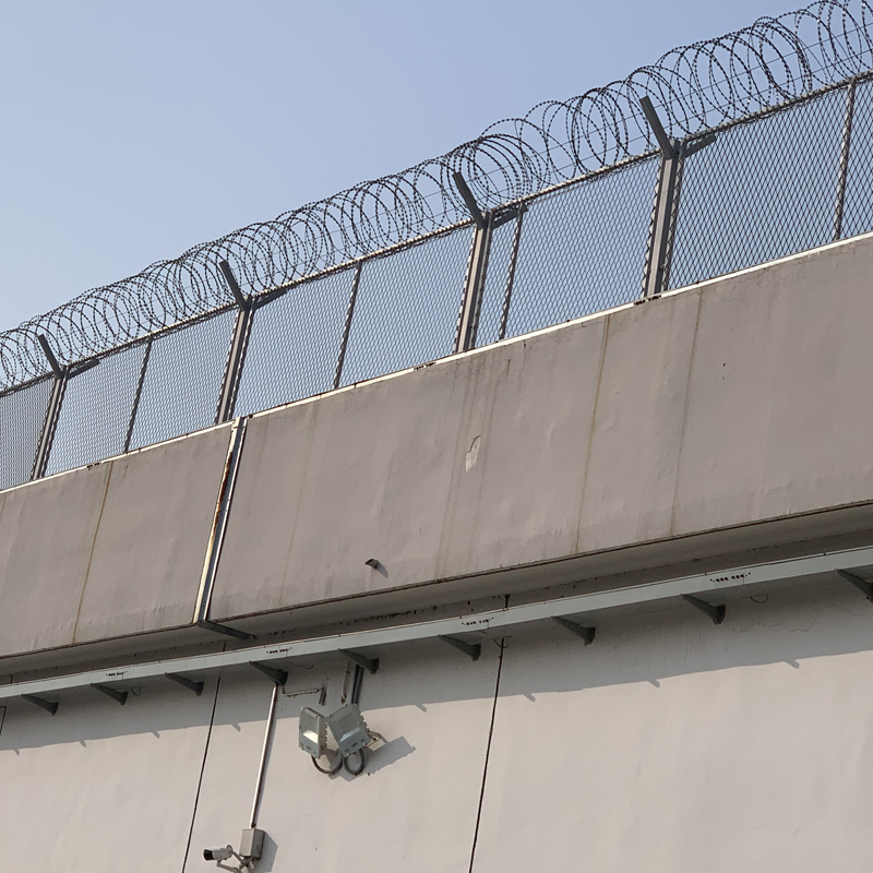 安徽监狱狱墙防攀爬隔离网图片1