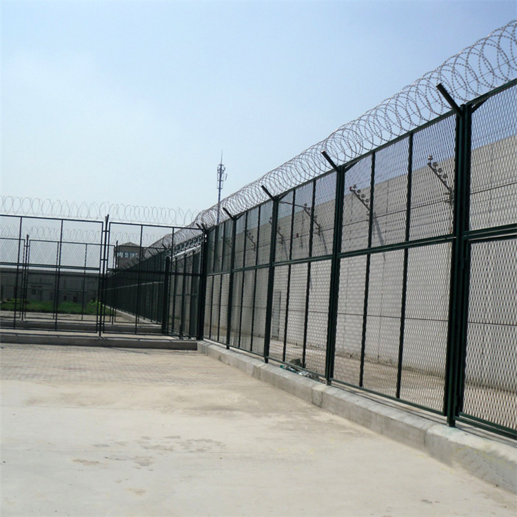 监狱围墙周界铁丝网图片2