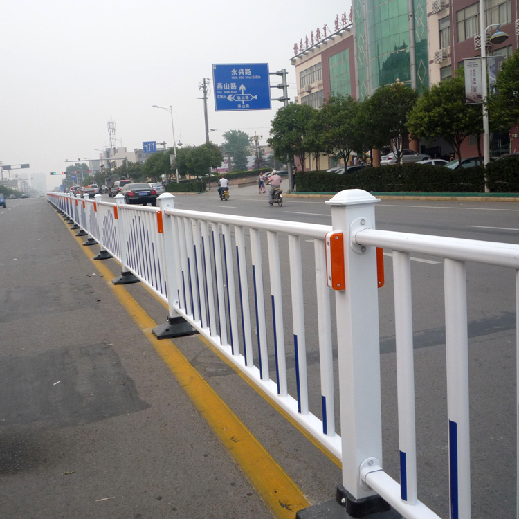 安徽城市道路分隔护栏图片2