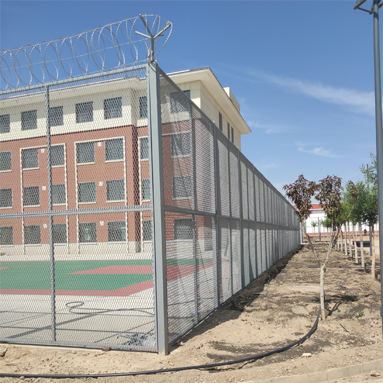 安徽劳教所钢网墙防护网图片3