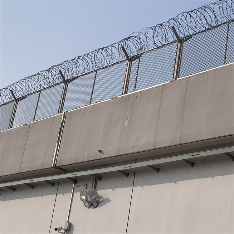 安徽看守所围墙上钢网墙图片2