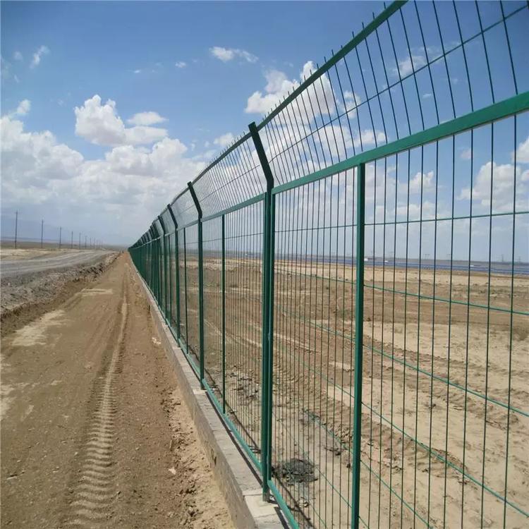高速公路隔离护栏网图片4