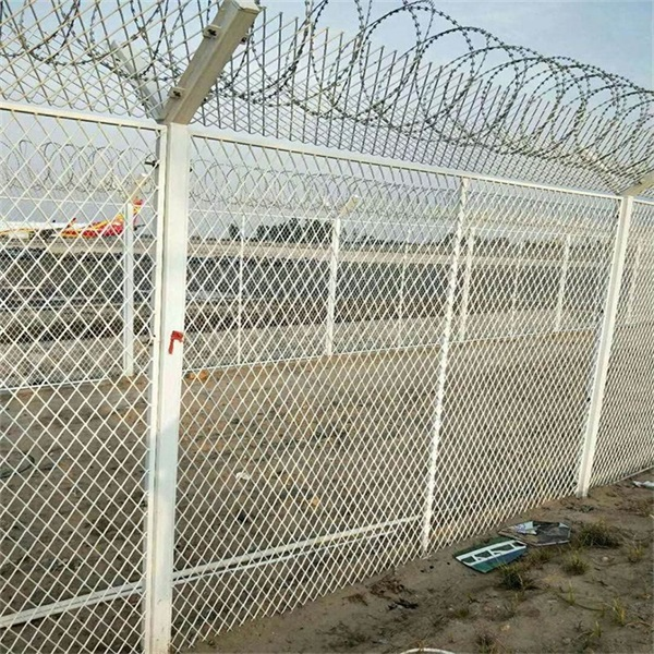 安徽机场金属钢板菱形孔隔离网