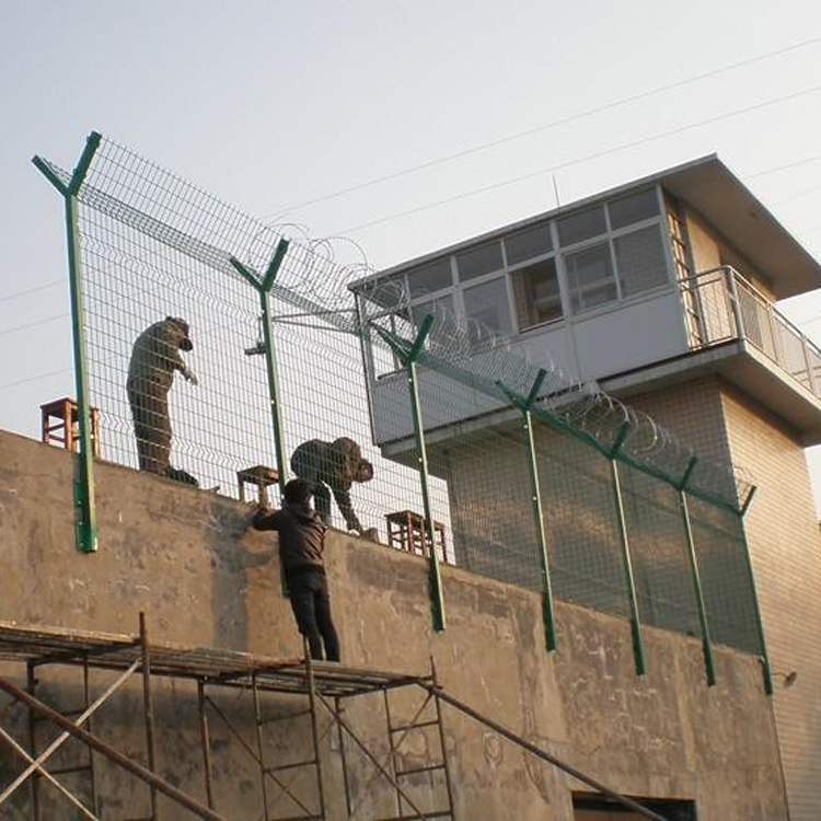 新疆监狱外墙金属隔离网安装示意图图片3